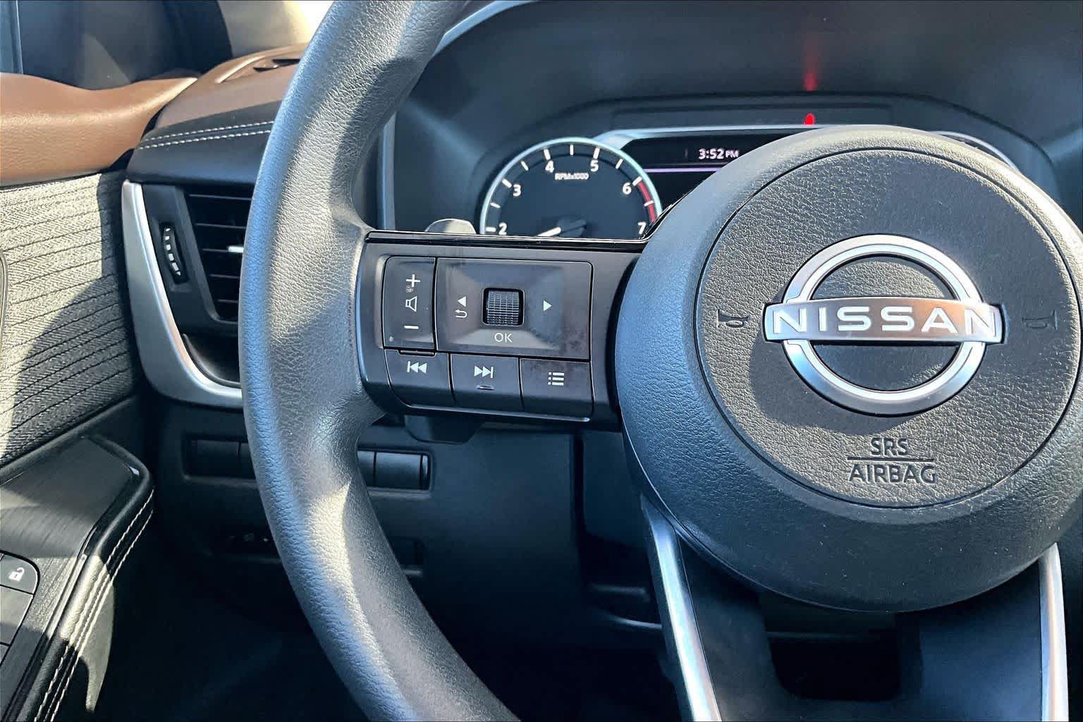 Used 2023 Nissan Rogue SV FWD image 24
