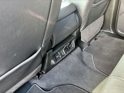 Used 2025 GMC Sierra 1500 SLT image 11