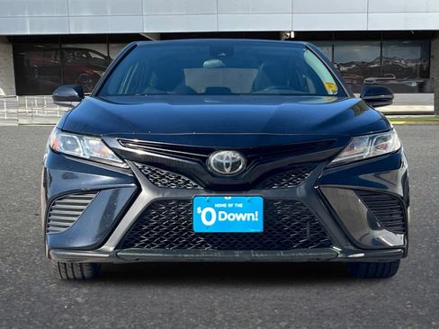 Used 2018 Toyota Camry SE w/ Moonroof Package image 11