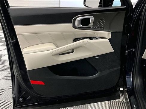 Used 2024 Kia Sorento SX Prestige image 18