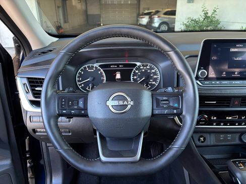 Used 2025 Nissan Rogue SV AWD/4WD image 30