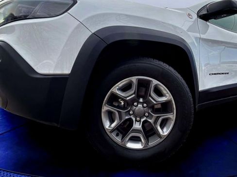 Used 2019 Jeep Cherokee Trailhawk image 22