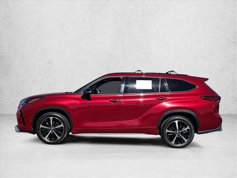 Used 2021 Toyota Highlander XSE image 9