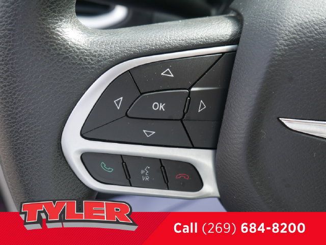 Used 2017 Chrysler Pacifica LX FWD image 23