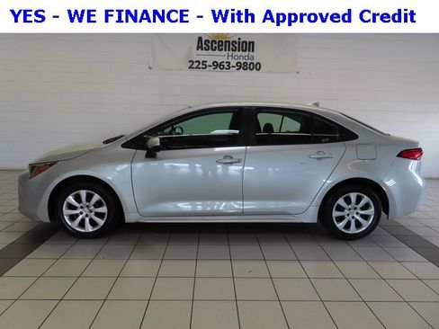 Used 2024 Toyota Corolla LE image 3