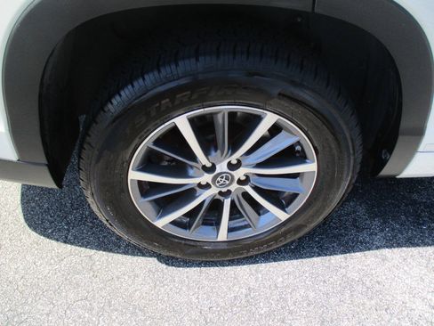 Used 2017 Toyota Highlander XLE FWD image 37