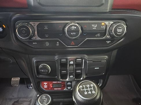 Used 2021 Jeep Wrangler Unlimited Rubicon AWD/4WD image 18
