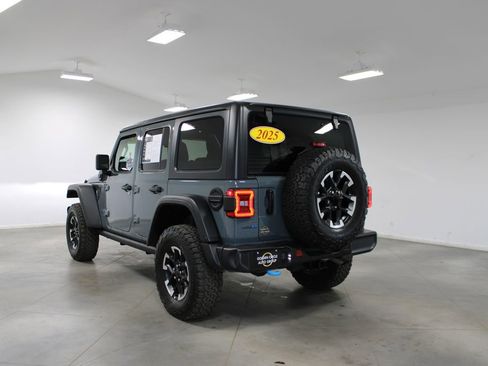 Used 2025 Jeep Wrangler Unlimited Rubicon 4xe w/ Convenience Group AWD/4WD image 7