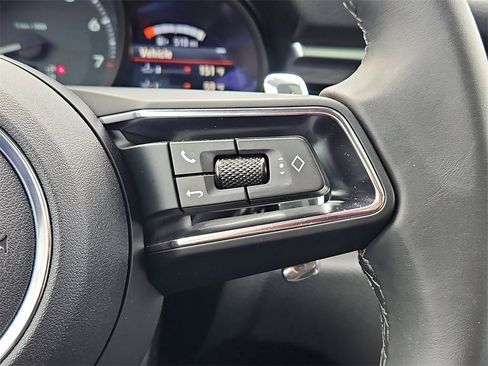 Certified 2025 Porsche Macan image 30