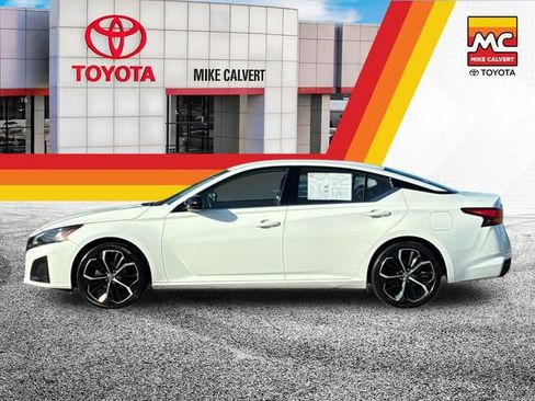 Used 2024 Nissan Altima 2.5 SR FWD image 2