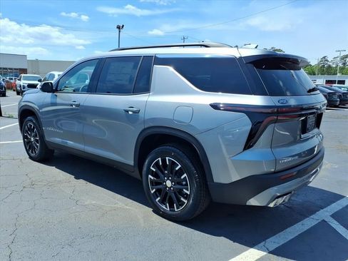 New 2026 Chevrolet Traverse LT w/ Sun and Wheel Package FWD image 5