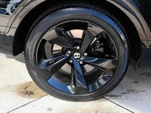 Used 2019 Bentley Bentayga AWD/4WD image 11