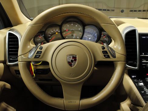 Used 2011 Porsche Cayenne S AWD/4WD image 12