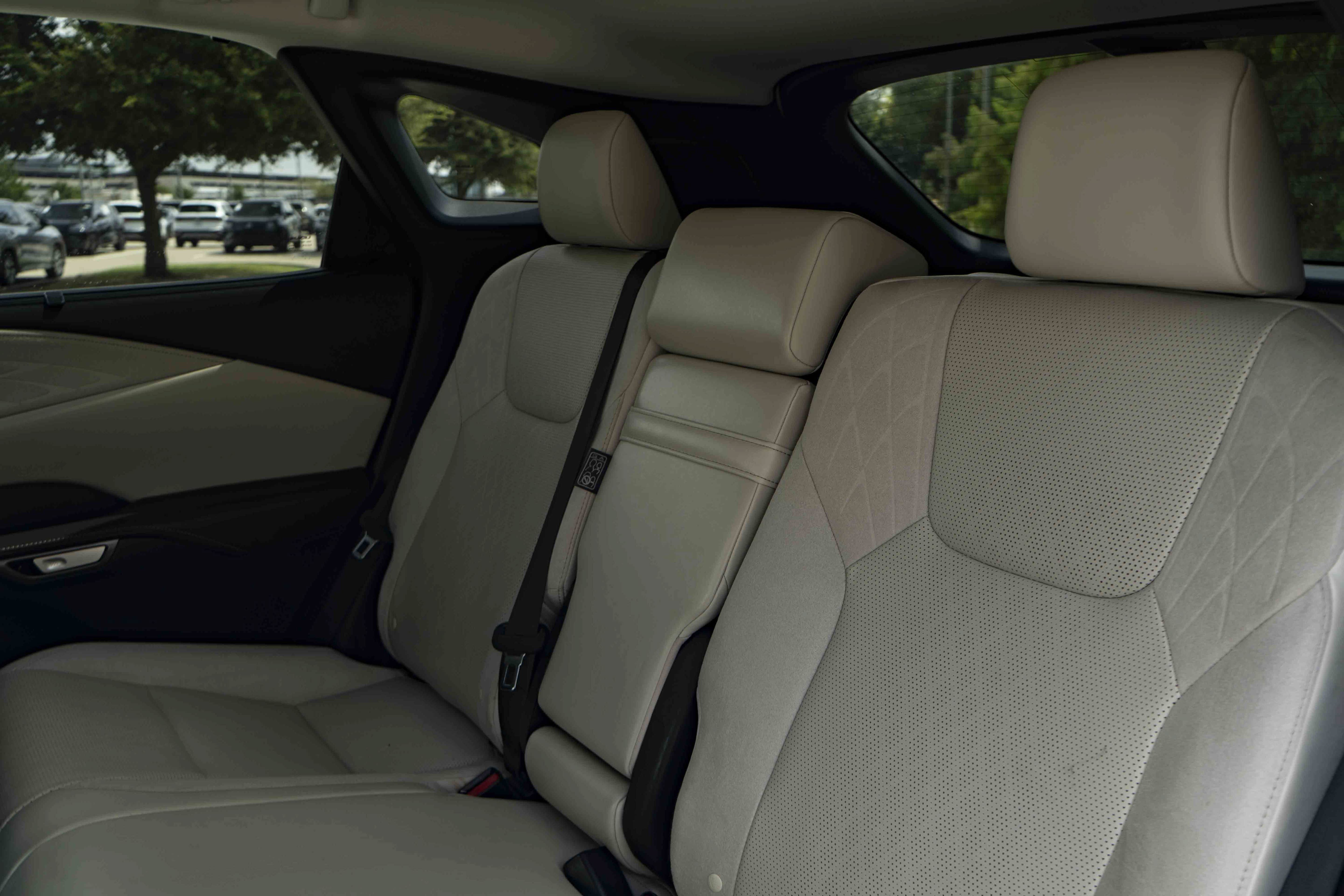 Used 2024 Lexus RX 350 FWD w/ Convenience Package image 17