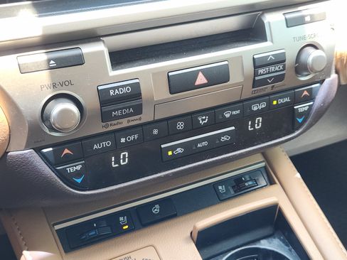 Used 2016 Lexus ES 350 w/ Navigation System Package FWD image 19