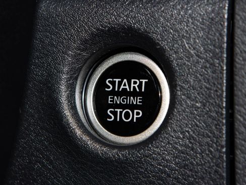 Used 2024 Nissan Frontier SV image 29