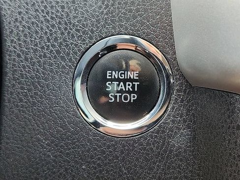 Used 2018 Toyota Highlander Limited FWD image 18