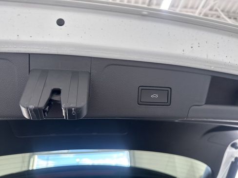 Used 2025 Volkswagen Atlas Cross Sport SE image 29