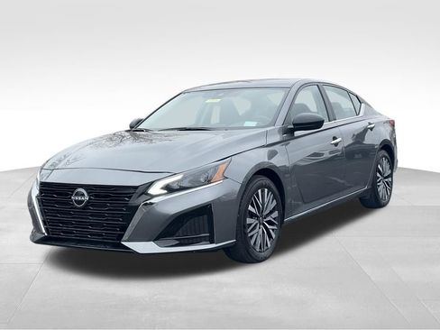 Certified 2025 Nissan Altima 2.5 SV image 2