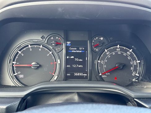 Used 2022 Toyota 4Runner SR5 Premium w/ Moonroof Package RWD image 18