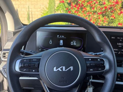 Used 2025 Kia Sportage LX image 27