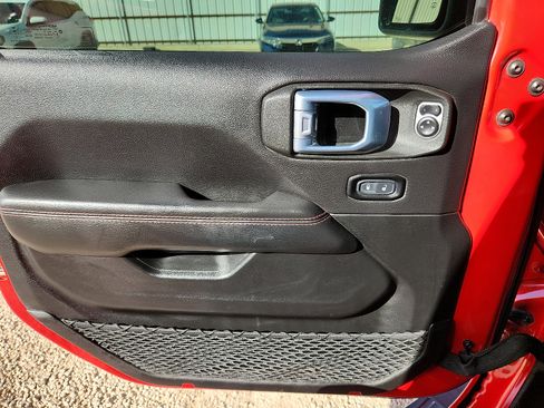 Used 2021 Jeep Wrangler Unlimited Rubicon w/ Xtreme Recon 35" Tire Package image 13