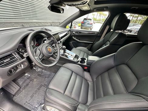 Certified 2023 Porsche Macan S AWD/4WD image 4