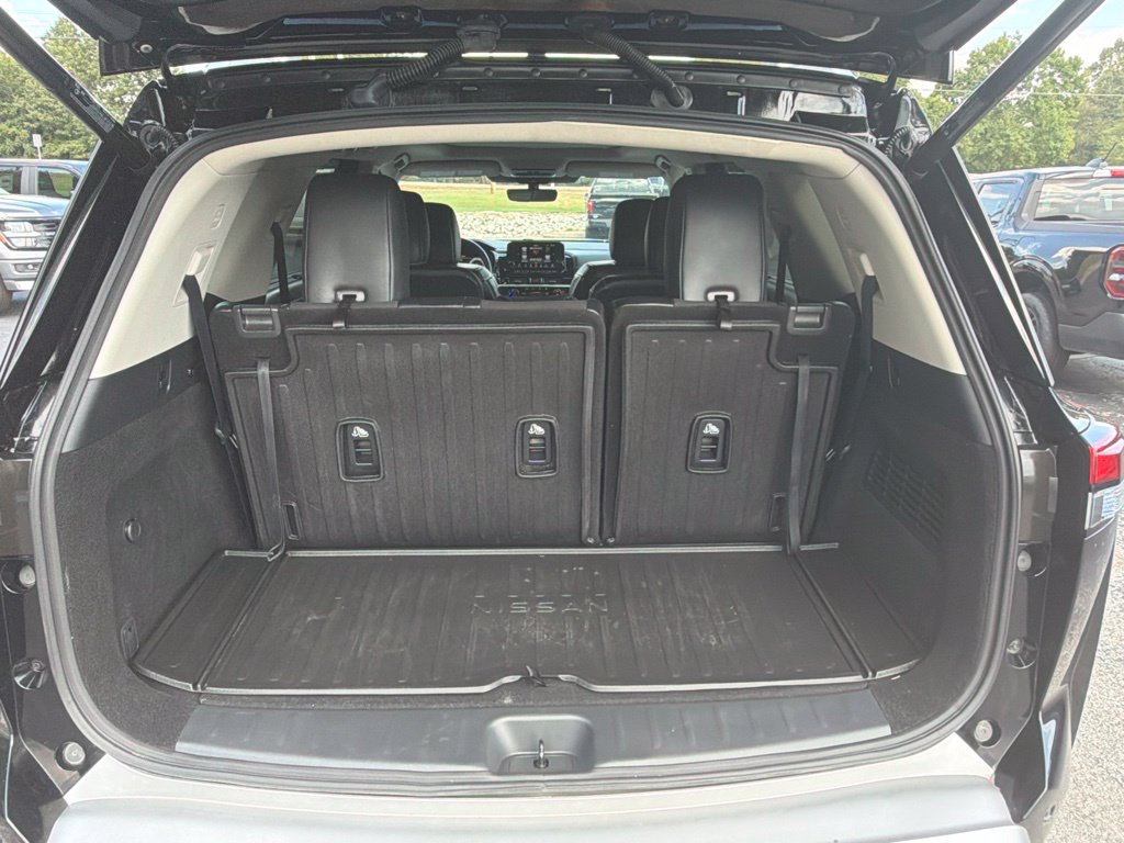 Used 2025 Nissan Pathfinder Platinum FWD image 9