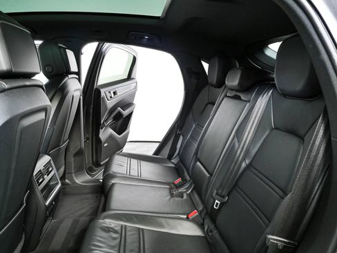 Certified 2022 Porsche Cayenne Coupe AWD/4WD image 23