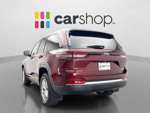 Used 2024 Jeep Grand Cherokee Laredo X w/ Luxury Tech Group I AWD/4WD image 3