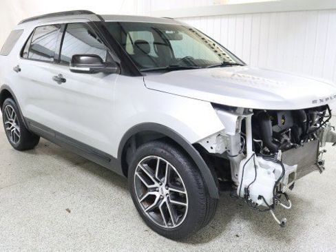 Used 2017 Ford Explorer Sport w/ Equipment Group 401A image 5