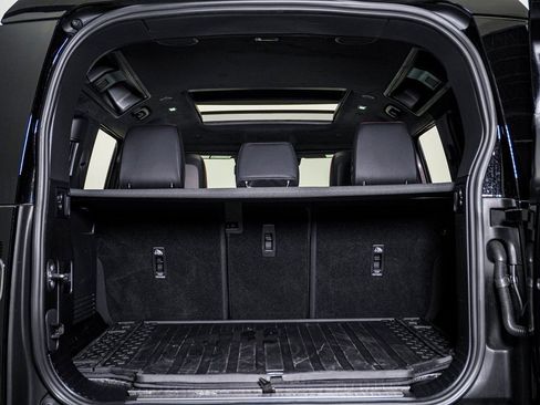 Used 2025 Land Rover Defender 110 image 26