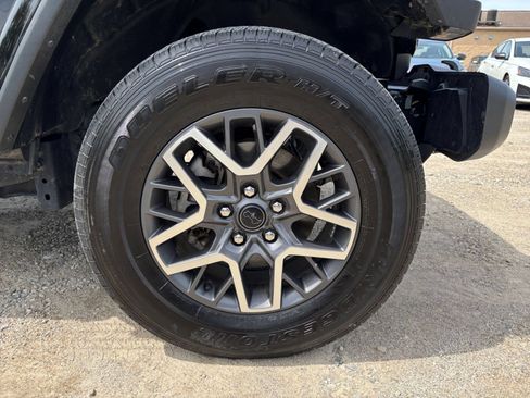 Used 2025 Jeep Wrangler Unlimited Sahara AWD/4WD image 31
