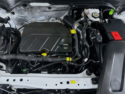 Used 2025 Chevrolet Trax LS image 31