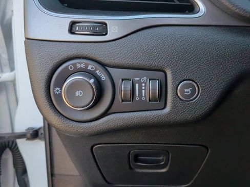 Used 2022 Jeep Cherokee Latitude Lux w/ Sun & Sound Group AWD/4WD image 24