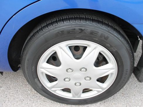 Used 2015 Nissan Versa SV FWD image 13