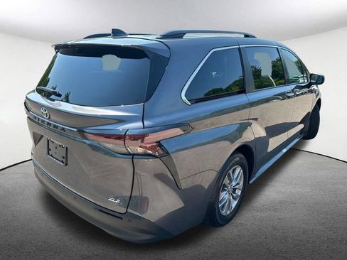 Used 2025 Toyota Sienna XLE w/ XLE Plus Package AWD/4WD image 10