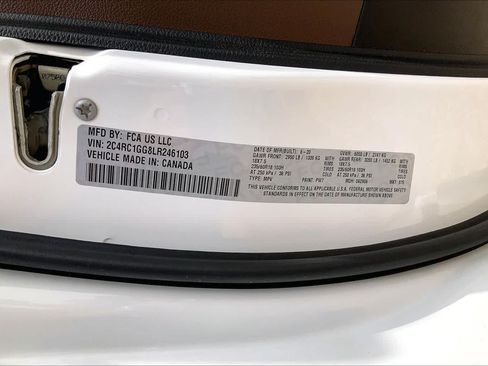 Used 2020 Chrysler Pacifica Limited w/ Advanced Safetytec Group FWD image 30