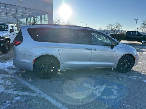 New 2026 Chrysler Pacifica Select image 32
