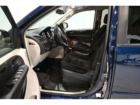 Used 2017 Dodge Grand Caravan SE w/ Power Window Group FWD image 13