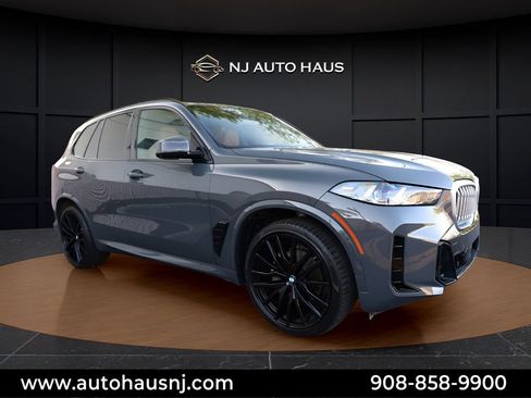 Used 2025 BMW X5 xDrive40i w/ M Sport Package AWD/4WD image 1