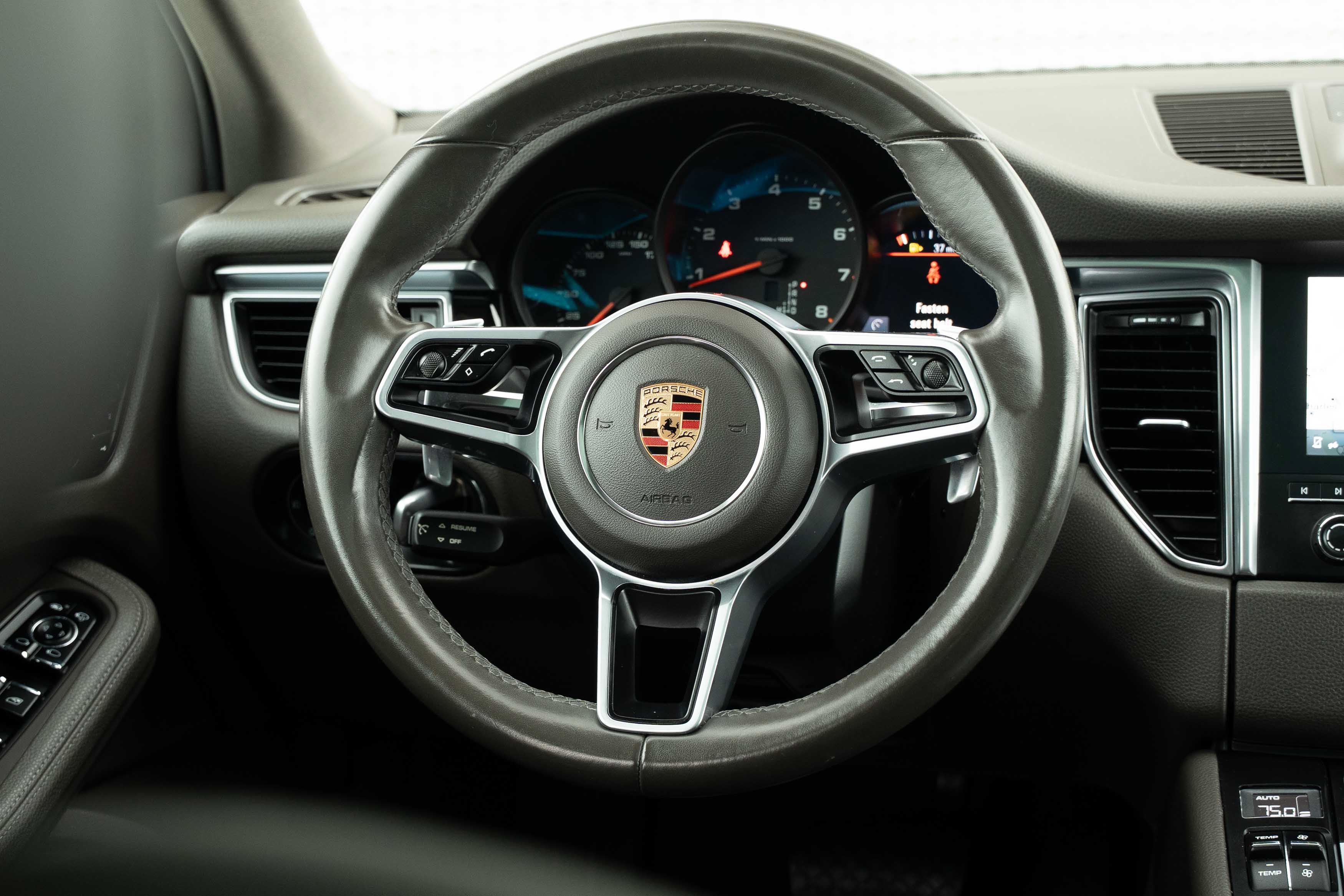 Used 2017 Porsche Macan AWD/4WD image 9