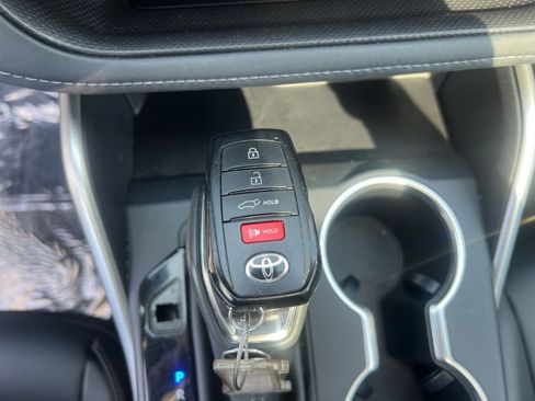 Used 2025 Toyota Highlander XSE AWD/4WD image 21