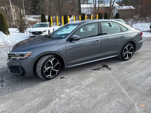 Used 2020 Volkswagen Passat 2.0T R-Line image 1