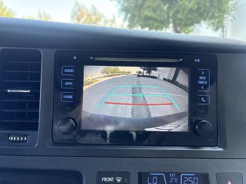 Used 2017 Toyota Sienna LE FWD image 23
