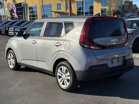 Certified 2022 Kia Soul LX image 3