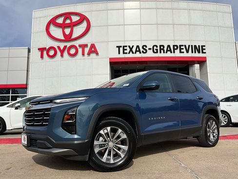 Used 2025 Chevrolet Equinox LT image 2