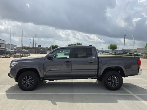 Used 2023 Toyota Tacoma SR5 AWD/4WD image 7