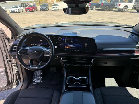 Used 2024 Chevrolet Traverse Z71 w/ Enhanced Driving Package AWD/4WD image 19