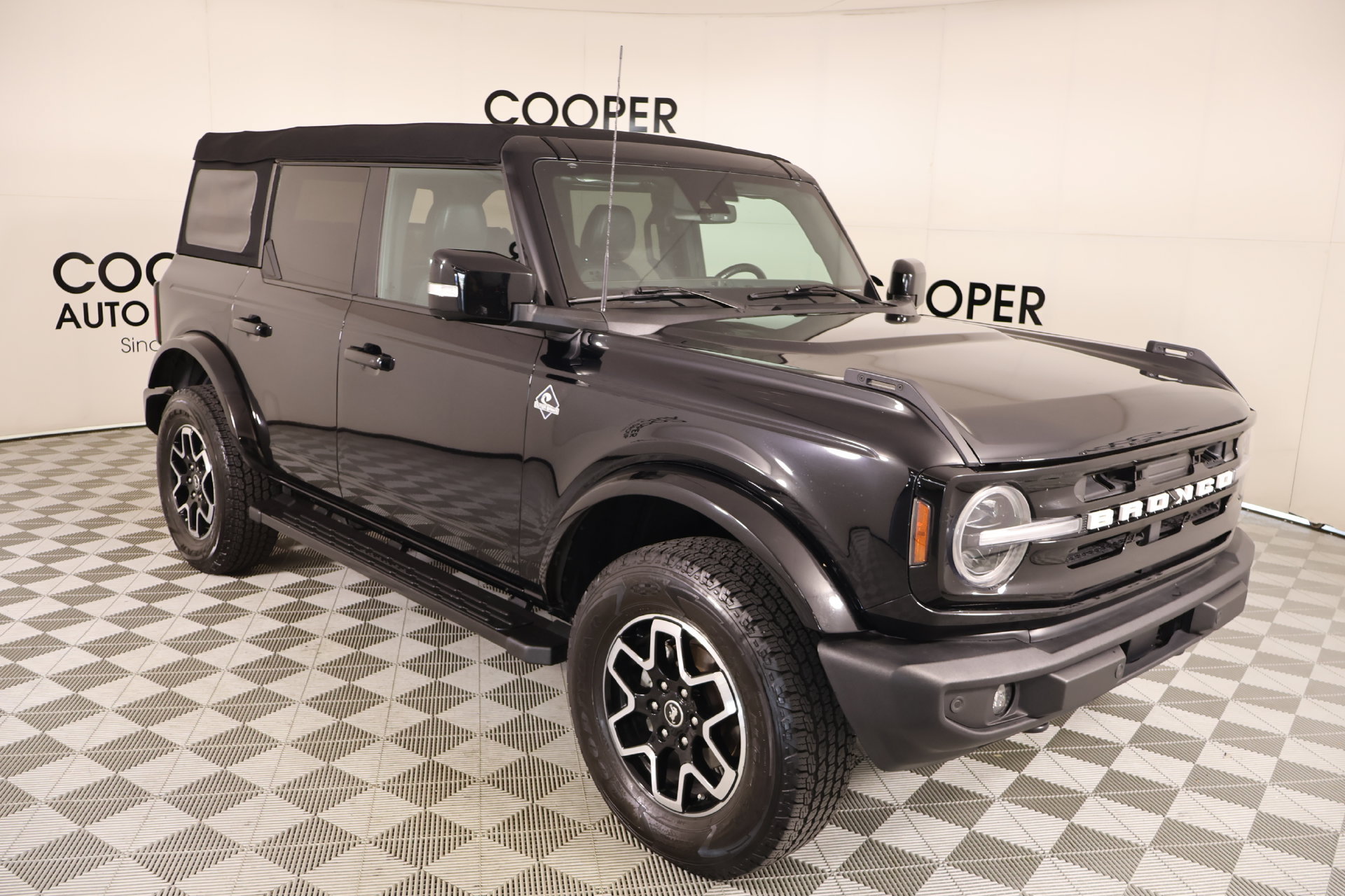 Used 2023 Ford Bronco Outer Banks AWD/4WD image 1